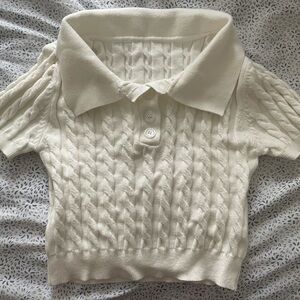 Form fitting white top